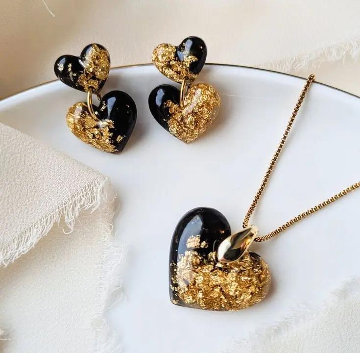 Heart of Gold: Black & Gold Resin Pendants by MR Creation Resin Art By Minsa