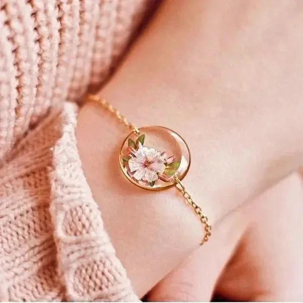 Custom Initial Bracelet – Cute Aesthetic Gift for Besties Resin Art By Minsa