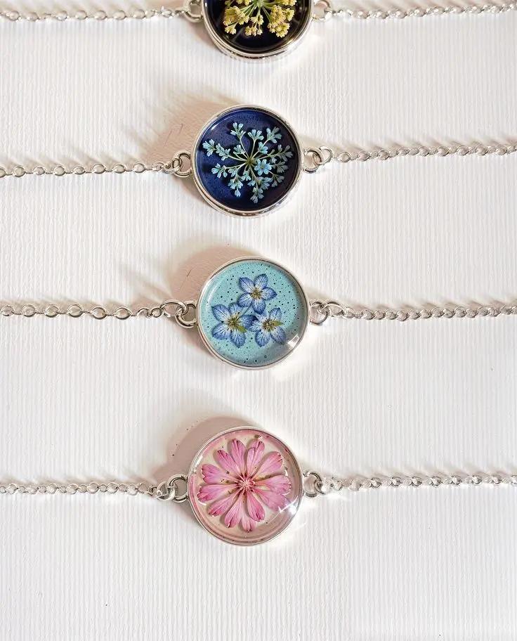 Custom Initial Bracelet – Cute Aesthetic Gift for Besties Resin Art By Minsa